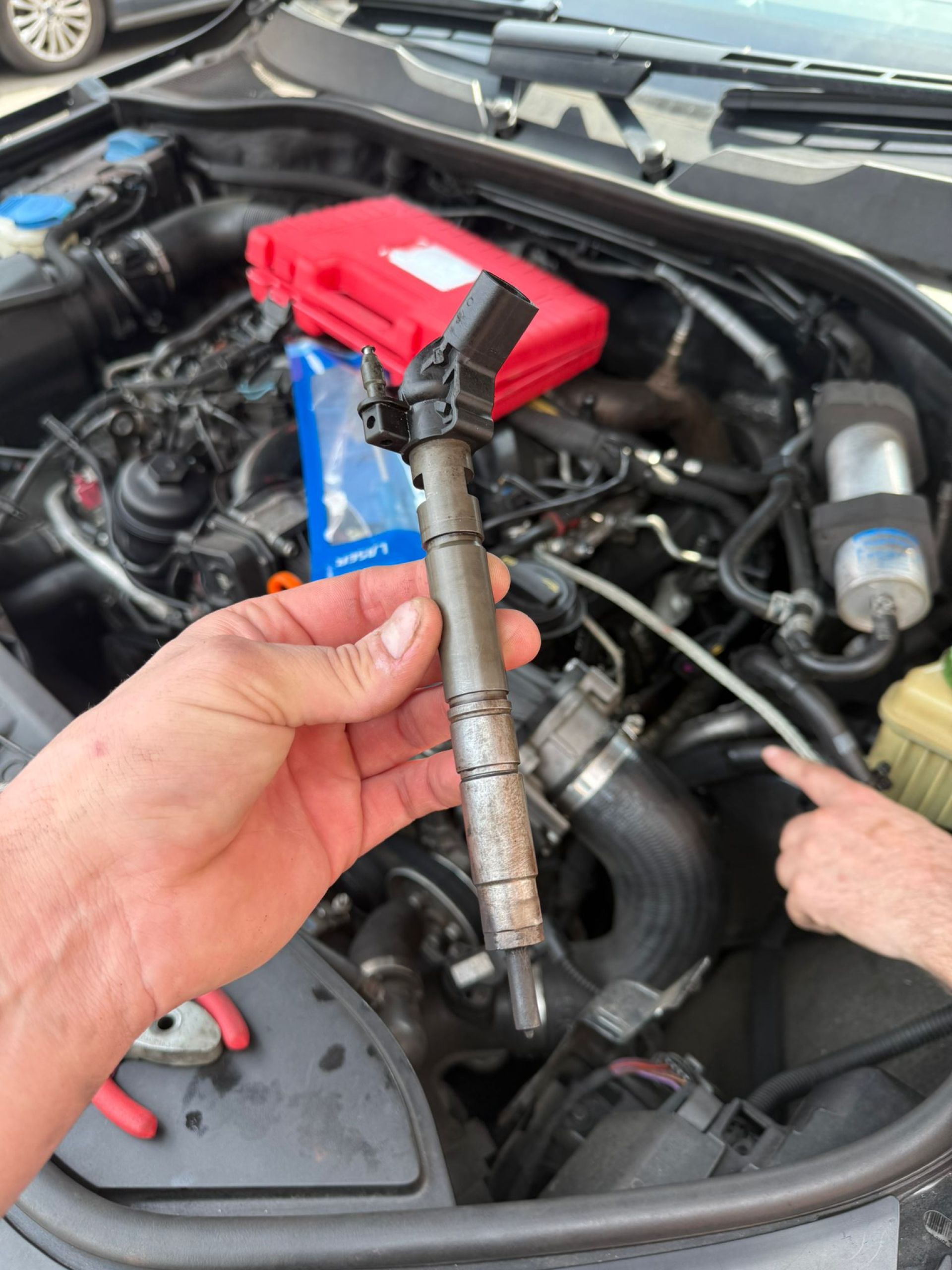 Mobile car injector seal replacement
